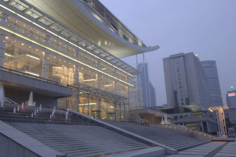 无人,栏杆,横图,室外,夜晚,仰视,旅游,度假,窗户,楼梯,落地窗,标志建筑,地标,建筑,上海,中国,亚洲,一排,许多,阴影,整齐,光线,扶手,影子,阶梯,灯光,娱乐,建设,护栏,玻璃窗,台阶,排列,人民广场,享受,休闲,旅游胜地,放松,上海博物馆,申,队列,黄浦区,东亚,上海市,中华人民共和国,沪,华东地区,上海人民广场,彩图,低角度拍摄