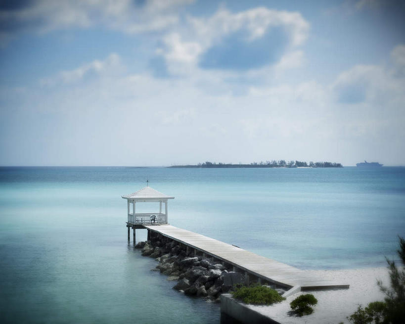 无人,横图,室外,白天,正面,旅游,度假,海浪,海洋,美景,阴影,光线,木板,影子,亭子,景观,浪花,水平线,云,云朵,桥,辽阔,木桥,海平线,云彩,娱乐,栈桥,蓝色,白云,蓝天,天空,阳光,自然,海水,天,享受,休闲,广阔,景色,放松,晴朗,人行桥,木板桥,一望无际,自然风光,海景,无边无际,一马平川,大海,风浪,海,海水的波动,近岸浪,涌浪,晴空,彩图,水天相接,水天一线