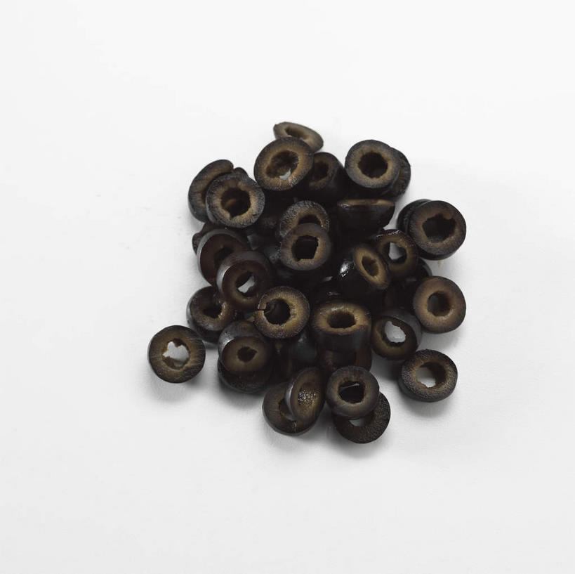 无人,横图,俯视,室内,特写,白天,白色背景,桌面,桌子,橄榄,水果,阴影,新鲜,反射,木制,影子,生食,食品,果实,食物,黑色,木制品,摄影,有机食品,绿色食品,影棚,黑橄榄,乌橄榄,乌榄,油橄榄,青果,白榄,彩图,高角度拍摄,影棚拍摄,拍摄