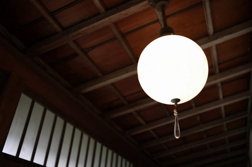 无人,家,横图,室内,特写,白天,仰视,天花板,静物,照明,圆形,房屋,墙,屋子,灯光,楼房,吊灯,墙壁,墙面,住宅,灯,灯具,明亮,照亮,照明设备,一盏,彩图,低角度拍摄,房子