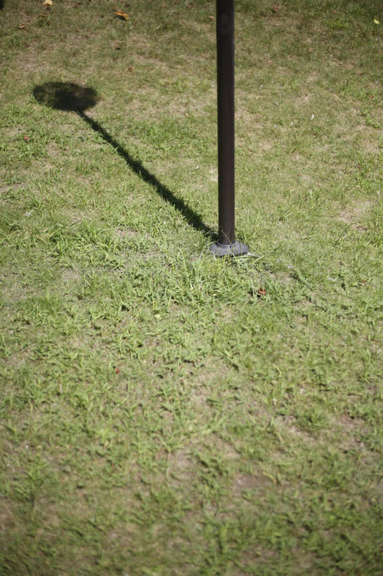 无人,竖图,俯视,室外,白天,旅游,度假,草地,草坪,美景,植物,金属制品,东京,日本,亚洲,阴影,光线,金属,影子,景观,娱乐,草,绿色,阳光,自然,享受,休闲,景色,放松,自然风光,东亚,本州,关东地方,本州岛,日本国,东京都,多摩,多摩市,杆子,彩图,高角度拍摄