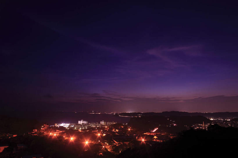 无人,横图,俯视,航拍,室外,夜晚,度假,海浪,海洋,美景,城市风光,城市,路灯,照明,神奈川,日本,亚洲,阴影,光线,影子,景观,浪花,灯光,神奈川县,娱乐,灯,蓝色,蓝天,天空,海水,天,享受,休闲,景色,放松,照亮,照明设备,鸟瞰,海景,东亚,本州,关东地方,本州岛,日本国,藤泽,藤泽市,大海,风浪,海,海水的波动,近岸浪,涌浪,彩图,高角度拍摄