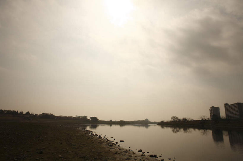 无人,家,横图,俯视,室外,白天,旅游,度假,河流,礁石,石头,美景,水,植物,日本,亚洲,远处,平静,石子,房屋,屋子,河水,景观,泥土,水流,水平面,水平线,土地,土壤,云,云朵,云彩,娱乐,楼房,住宅,树,树木,绿色,白云,天空,自然,天,享受,休闲,景色,安静,放松,生长,成长,宁静,静谧,自然风光,东亚,日本国,地盘,冷静,沉静,安祥,僻静,太平,地皮,礁,石块,岩石,彩图,高角度拍摄,房子