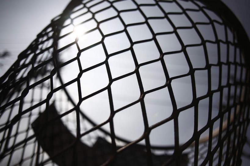 无人,横图,室外,特写,白天,仰视,锻炼,运动,日落,金属制品,阴影,光线,网格,金属,篮球架,篮球框,影子,树影,晚霞,霞光,菱形,天空,阳光,黄昏,天,篮球网,晴朗,万里无云,篮球板,薄暮,体育,晴空,晴空万里,夕阳,彩图,低角度拍摄,健身,傍晚