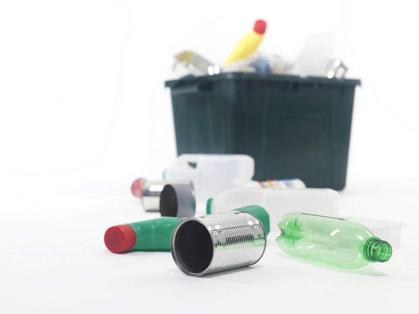 无人,横图,俯视,室内,特写,白天,白色背景,金属制品,一堆,许多,堆叠,堆积,环保,朦胧,模糊,散落,金属,塑料,垃圾,垃圾桶,很多,一个,容器,塑料制品,摄影,影棚,能源,单个,储藏,堆,垃圾箱,回收,资源,储存,利用,低碳,循环,分布,漫衍,散布,持续,渣滓,彩图,高角度拍摄,影棚拍摄,拍摄,贮存