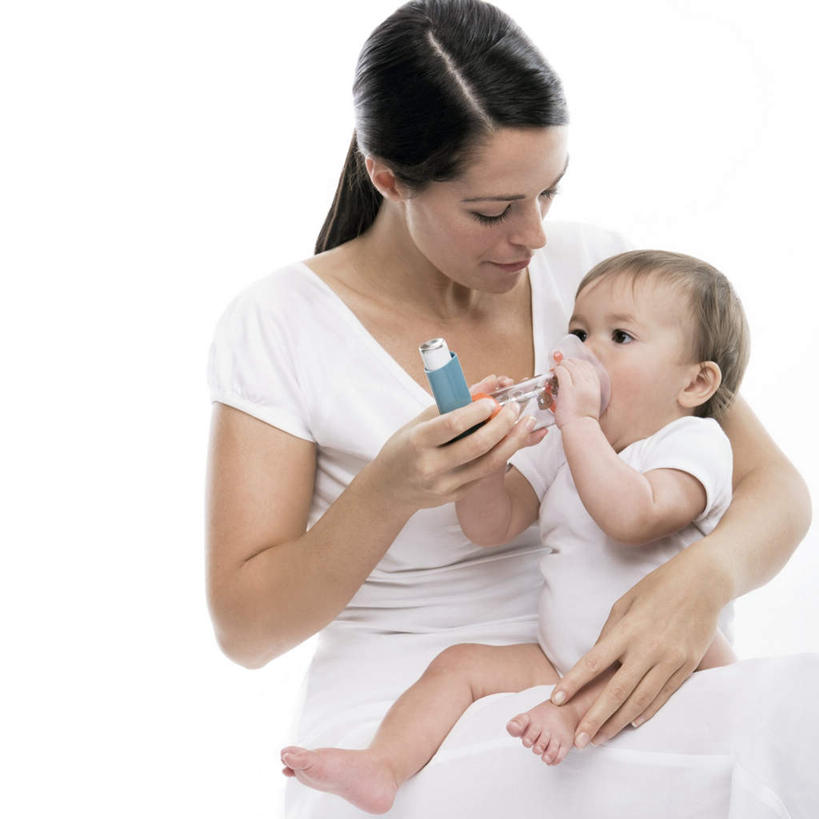 西方人,婴儿,儿童,两个人,家庭,母亲,站,抱,方图,室内,白天,白色背景,正面,纯洁,欧洲,欧洲人,哺育,奶瓶,注视,一个,小孩,瓶子,容器,低头,观察,看,站着,温暖,温馨,一家人,可爱,母爱,童年,童趣,摄影,活泼,影棚,单个,奶嘴,婴儿用品,抱着,观看,储藏,和睦,察看,养育,搂着,储存,关注,宝宝,童真,纯真,烂漫,无邪,母婴,哺养,伶俐,天真,年轻女性,女人,女性,白种人,孩子,年轻人,怀抱,搂,搂抱,相抱,拥抱,站立,半身,彩图,影棚拍摄,拍摄,融洽,贮存