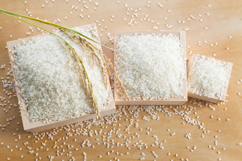 无人,横图,俯视,室内,特写,白天,一堆,许多,阴影,堆叠,堆积,反射,木制,木盒,影子,谷类,谷物,水稻,米,很多,稻,大米,三个,白色,木制品,容器,储藏,堆,储存,彩图,高角度拍摄,贮存