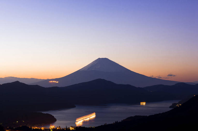 无人,横图,室外,白天,正面,长时间曝光,旅游,度假,湖,湖泊,火山,美景,日落,山,山脉,水,富士山,静冈县,日本,亚洲,湖面,景观,山峰,水流,水面,晚霞,霞光,落日,山峦,娱乐,自然,黄昏,湖水,群山,享受,休闲,景色,彩霞,放松,自然风光,曝光,东亚,本州,本州岛,日本国,中部地方,静冈,山梨,山梨县,芦之湖,夕照,薄暮,活火山,夕阳,彩图,傍晚,斜阳