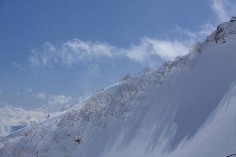 无人,横图,室外,白天,仰视,旅游,度假,美景,山,雪,雪山,大雪,日本,亚洲,阴影,光线,纹路,纹理,影子,冰,积雪,景观,山峰,雪景,云,云朵,冬季,冬天,山峦,云彩,娱乐,蓝色,白云,蓝天,天空,阳光,自然,天,享受,休闲,景色,放松,寒冷,晴朗,冰冷,自然风光,东亚,本州,肌理,本州岛,日本国,近畿地方,近畿,严寒,和歌山,和歌山县,冰凉,酷寒,凛冽,凛凛,极冷,晴空,彩图,低角度拍摄,白滨町,西牟娄郡,千叠敷