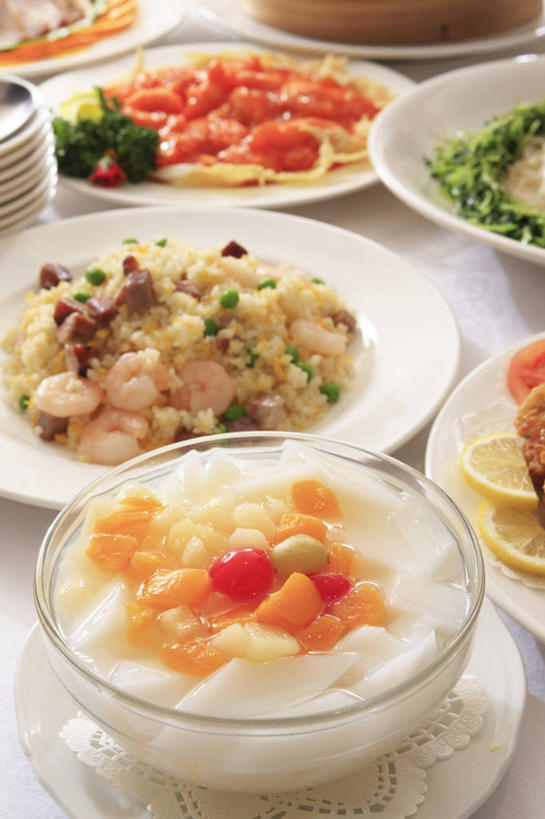 点心,无人,餐厅,竖图,俯视,室内,特写,白天,烹饪,中餐,餐桌,桌子,蔬菜,餐具,阴影,新鲜,反射,碟子,盘,影子,陶瓷,料理,食品,甜点,甜品,陶瓷制品,菜肴,美食,食物,盘子,容器,碟,碗,果冻,甜食,零食,中式,佳肴,有机食品,绿色食品,餐台,储藏,便利,储存,啫喱,自助餐厅,方便,彩图,高角度拍摄,餐馆,饭店,饭馆,贮存