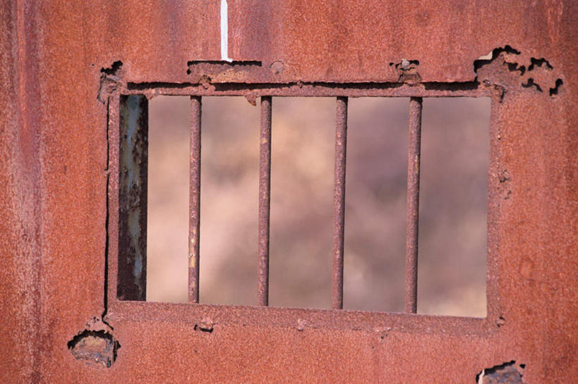 无人,栏杆,横图,室外,特写,白天,正面,门,金属制品,生锈,金属,围栏,护栏,门框,腐蚀,侵蚀,风化,腐化,锈迹斑斑,彩图