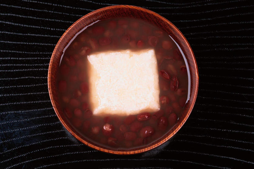 无人,餐厅,横图,俯视,室内,特写,白天,白色背景,烹饪,桌面,桌子,陶瓷,红豆,日本料理,料理,食品,年糕,陶瓷制品,菜肴,美食,食物,容器,碗,日式料理,日式,摄影,佳肴,影棚,储藏,储存,赤豆,彩图,高角度拍摄,影棚拍摄,拍摄,餐馆,饭店,饭馆,贮存