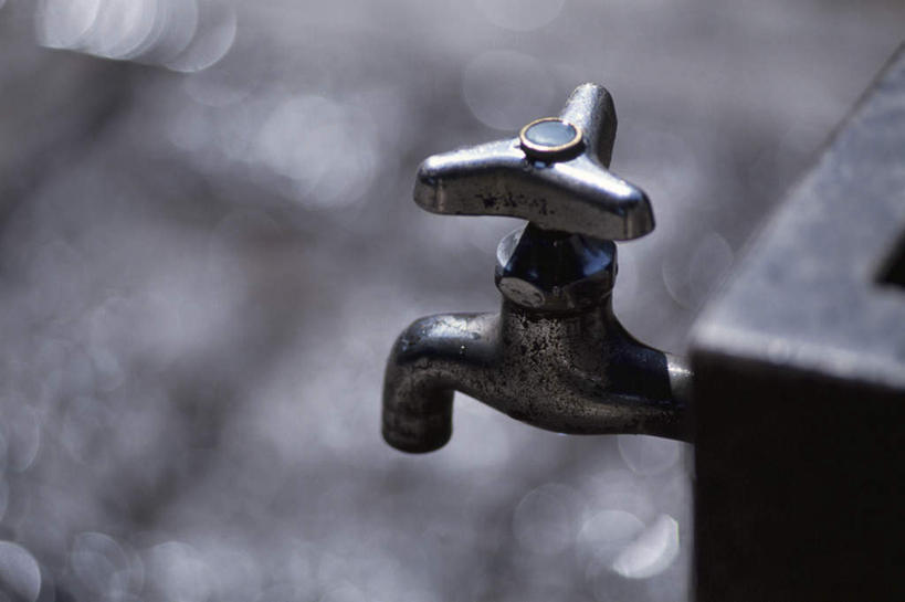 无人,横图,俯视,室外,特写,白天,朦胧,模糊,水龙头,开关,一个,打开,单个,阀门,开启,水咀,彩图,高角度拍摄