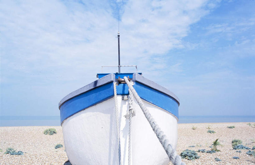 无人,横图,室外,白天,正面,旅游,度假,海浪,海洋,美景,沙滩,船,英国,一艘,沙子,海岸,景观,浪花,水平线,云,云朵,辽阔,木船,海平线,沙地,云彩,娱乐,蓝色,白云,蓝天,天空,自然,海水,交通工具,天,享受,休闲,广阔,景色,放松,晴朗,一望无际,舟,自然风光,海景,丹吉内斯,肯特郡,无边无际,一马平川,大海,风浪,海,海水的波动,海滩,近岸浪,涌浪,晴空,彩图,水天相接,水天一线