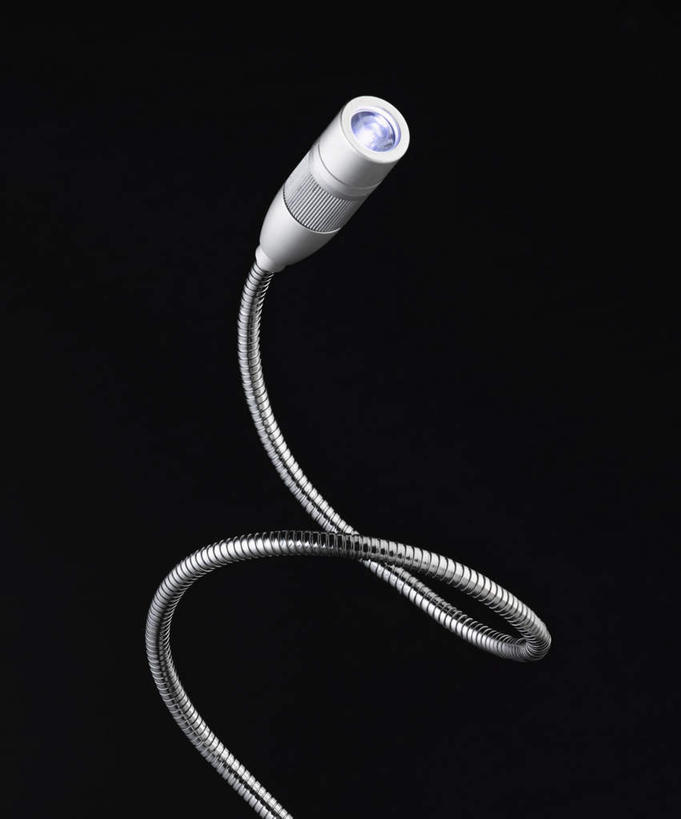 无人,竖图,黑白,室内,特写,白天,正面,静物,照明,黑色背景,弯曲,金属,灯光,灯,一个,灯具,射灯,摄影,影棚,单个,照亮,照明设备,影棚拍摄,拍摄