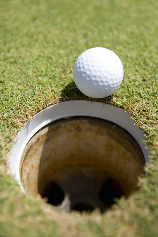 无人,竖图,俯视,室外,特写,白天,锻炼,旅游,度假,运动,静物,朦胧,模糊,高尔夫,高尔夫球,洞,球场,娱乐,高尔夫球场,球,一个,白色,享受,休闲,球体,放松,洞穴,单个,高尔夫球杆,室外运动,绿茵场,户外运动,高尔夫运动,高尔夫球具,穴,彩图,高角度拍摄,健身