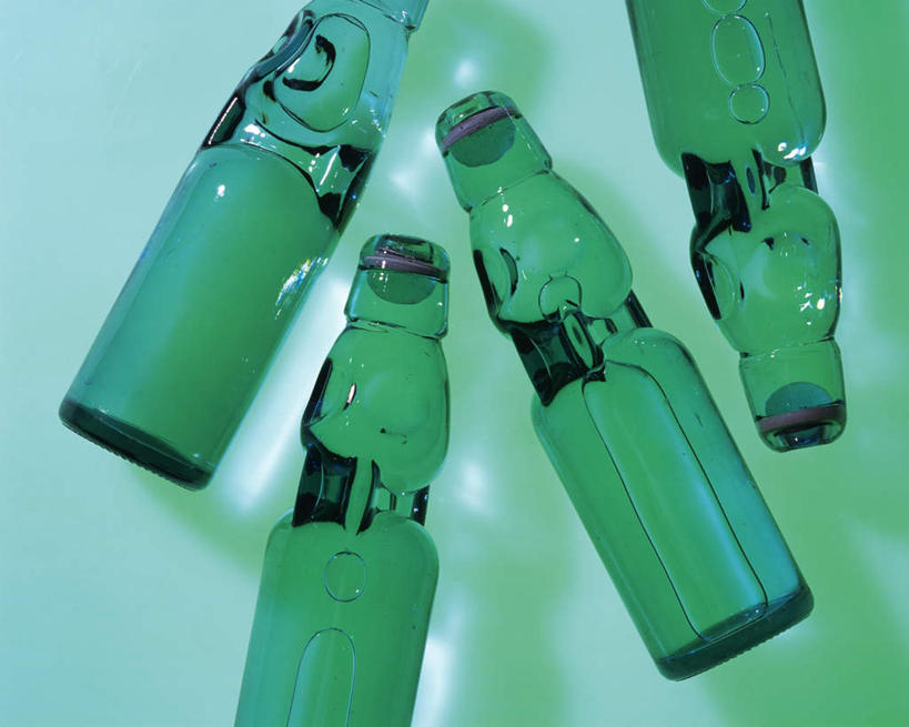 无人,横图,室内,特写,白天,白色背景,正面,静物,玻璃制品,酒瓶,玻璃瓶,瓶子,四个,摄影,影棚,四瓶,彩图,影棚拍摄,拍摄