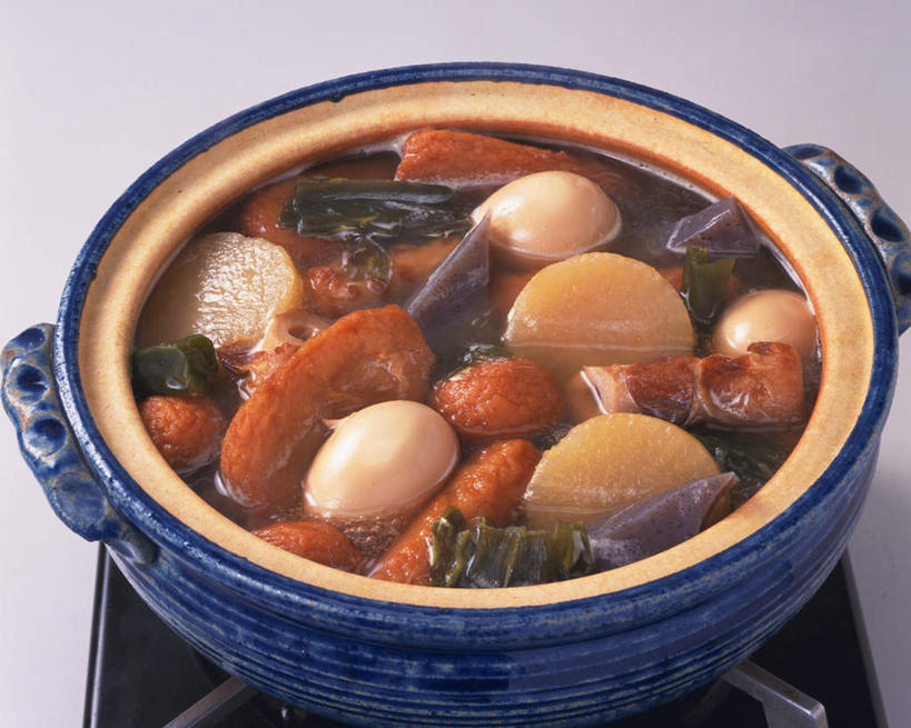 无人,横图,俯视,室内,特写,白天,白色背景,烹饪,萝卜,白萝卜,餐具,砂锅,蛋,鸡蛋,日本料理,料理,食品,切块,菜肴,美食,食物,日式料理,日式,摄影,佳肴,影棚,进餐用具,烹调用具,莱菔,彩图,高角度拍摄,影棚拍摄,拍摄