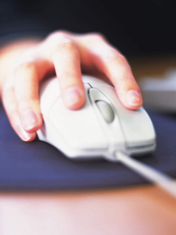 东方人,手,一个人,商务人士,商务男性,坐,竖图,俯视,室内,特写,白天,白色背景,衬衫,鼠标,桌子,亚洲,仅一个男性,仅一个人,握,套装,办公桌,领带,鼠标垫,注视,黄种人,输入设备,仅一个年轻男性,观察,看,手部,握着,摄影,影棚,观看,单手,察看,关注,商务装,工薪阶层,年轻男性,亚洲人,年轻人,白领,上班族,坐着,半身,彩图,高角度拍摄,影棚拍摄,衬衣,拍摄