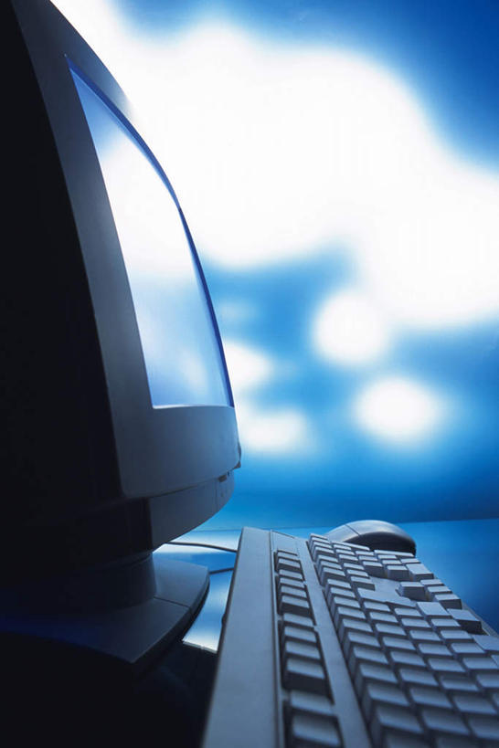 无人,竖图,室内,特写,白天,正面,电脑,显示器,鼠标,键盘,桌子,静物,阴影,反射,网络,影子,办公桌,输入设备,通讯设备,台式电脑,摄影,影棚,一台,通信设备,输出设备,彩图,影棚拍摄,拍摄