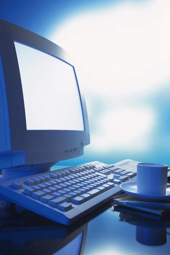 无人,竖图,室内,特写,白天,正面,电脑,显示器,鼠标,键盘,桌子,静物,阴影,反射,网络,影子,办公桌,输入设备,通讯设备,台式电脑,摄影,影棚,一台,通信设备,输出设备,彩图,影棚拍摄,拍摄