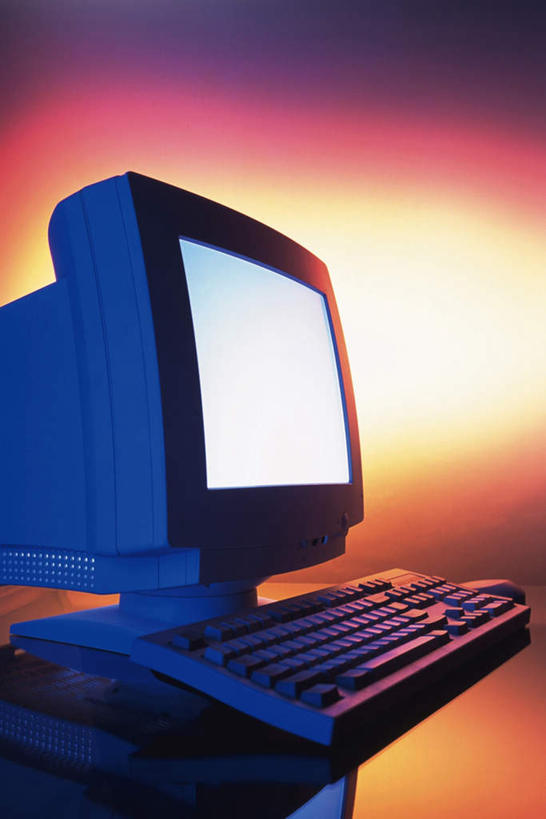 无人,竖图,室内,特写,白天,正面,电脑,显示器,鼠标,键盘,桌子,静物,阴影,反射,网络,影子,办公桌,输入设备,通讯设备,台式电脑,摄影,影棚,一台,通信设备,输出设备,彩图,影棚拍摄,拍摄