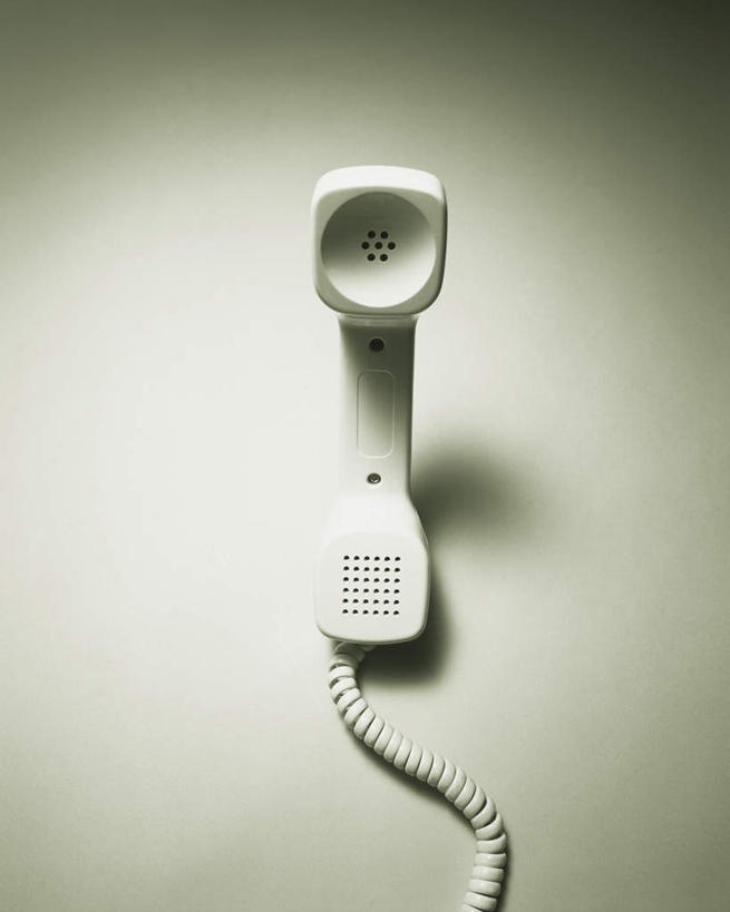 无人,打电话,竖图,俯视,室内,特写,白天,白色背景,桌子,静物,电话,通讯设备,书桌,一个,话筒,课桌,电话线,摄影,影棚,单个,交流,电话机,沟通,通话,彩图,高角度拍摄,影棚拍摄,拍摄