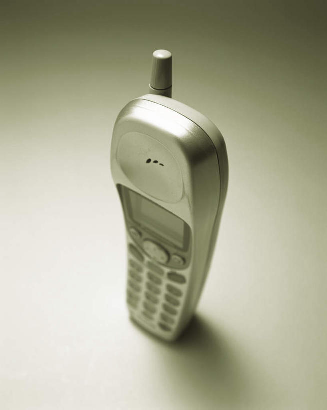 无人,打电话,竖图,俯视,室内,特写,白天,桌子,静物,电话,手机,灰色背景,办公桌,通讯设备,一个,按钮,摄影,影棚,单个,交流,按键,沟通,通话,彩图,高角度拍摄,影棚拍摄,拍摄