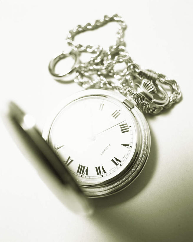 无人,竖图,俯视,室内,特写,白天,复古,静物,灰色背景,时间,时钟,计时,怀表,一个,钟表,表,摄影,影棚,单个,挂表,钟,彩图,高角度拍摄,影棚拍摄,拍摄