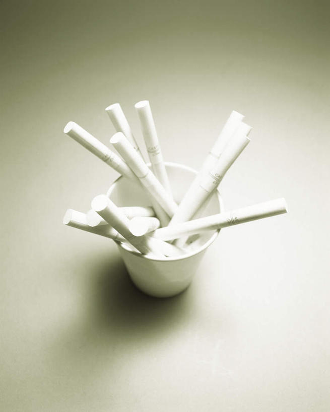 无人,竖图,俯视,室内,特写,白天,静物,杯子,香烟,一排,许多,灰色背景,整齐,排列,一个,纸制品,烟,摄影,影棚,单个,纸杯,尼古丁,队列,一次性杯子,卷烟,烟草,纸烟,彩图,高角度拍摄,影棚拍摄,拍摄