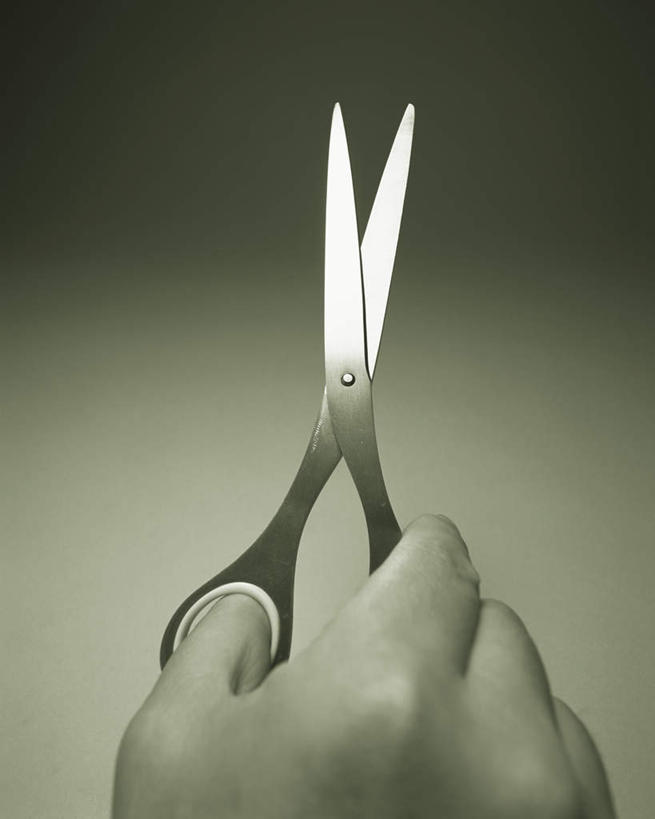 东方人,手,一个人,餐厅,竖图,室内,特写,白天,白色背景,正面,餐桌,桌子,亚洲,仅一个男性,仅一个人,一把,握,工具,剪刀,拿,拿着,黄种人,仅一个年轻男性,一个,手部,握着,摄影,影棚,单个,餐台,裁切,剪裁,男人,男性,年轻男性,亚洲人,半身,彩图,影棚拍摄,拍摄,餐馆,饭店,饭馆