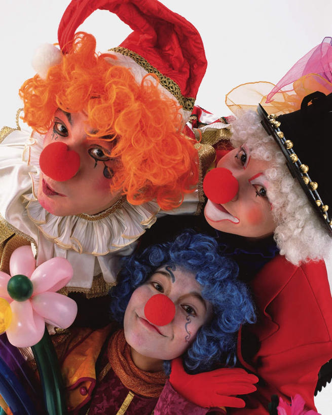 东方人,三个人,伙伴,同事,朋友,小丑,站,举,笑,微笑,露齿笑,竖图,室内,白天,白色背景,正面,化妆,友谊,成功,合作,团队,集体,信心,帽子,亚洲,纸质,假发,注视,黄种人,生日帽,队伍,蓝色,白色,彩妆,气球,看,托,站着,橙色,摄影,影棚,搞笑,小丑帽,成就,关注,合伙,三角帽,狂欢帽,派对帽,聚会帽,纸帽,小丑妆,魔术气球,魔法气球,友情,男人,男性,年轻男性,年轻女性,女人,女性,亚洲人,丑角,举起,举手,举着,抬头,向上举,向上伸,向上托,仰头,站立,半身,彩图,影棚拍摄,欢乐,开心,拍摄