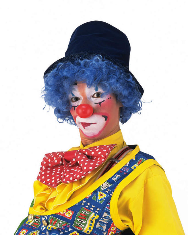 东方人,一个人,小丑,笑,微笑,竖图,室内,白天,白色背景,正面,化妆,帽子,亚洲,仅一个男性,仅一个人,纸质,假发,黄种人,仅一个年轻男性,蓝色,彩妆,摄影,影棚,搞笑,小丑帽,狂欢帽,派对帽,聚会帽,纸帽,小丑妆,男人,男性,年轻男性,亚洲人,丑角,半身,彩图,影棚拍摄,欢乐,开心,拍摄