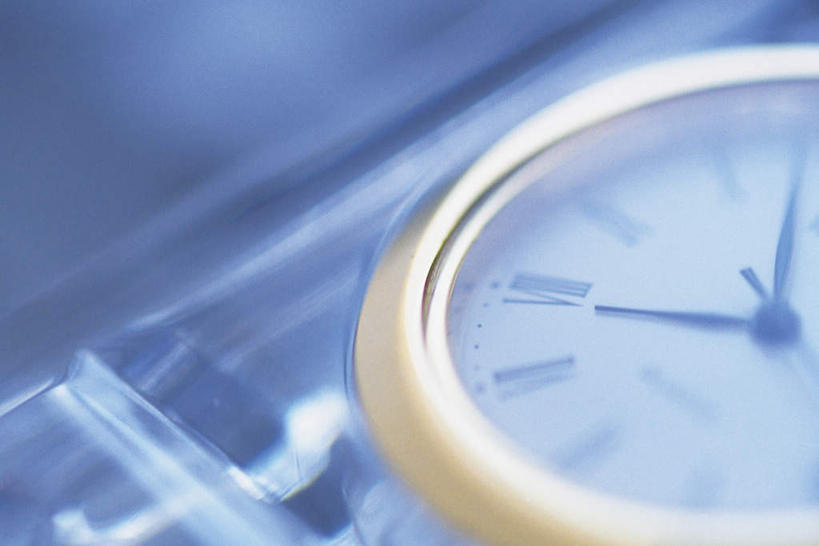 无人,办公室,横图,俯视,室内,特写,白天,办公楼,家具,桌子,写字楼,静物,朦胧,模糊,围绕,时间,标志,时钟,数字,文字,字符,刻度,办公桌,指针,计时,标识,一个,钟表,表,商务楼,转动,阿拉伯数字,单个,办公家具,钟,彩图,高角度拍摄,大楼