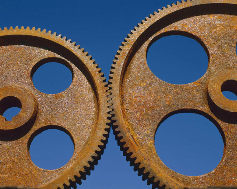 无人,横图,室外,白天,仰视,齿轮,连接,蓝色背景,组合,生锈,工具,两个,机械,工业,铁锈,链接,锈迹,五金,紧固,拼接,拼凑,拼合,凑集,聚合,撮合,链结,牢固,彩图,低角度拍摄