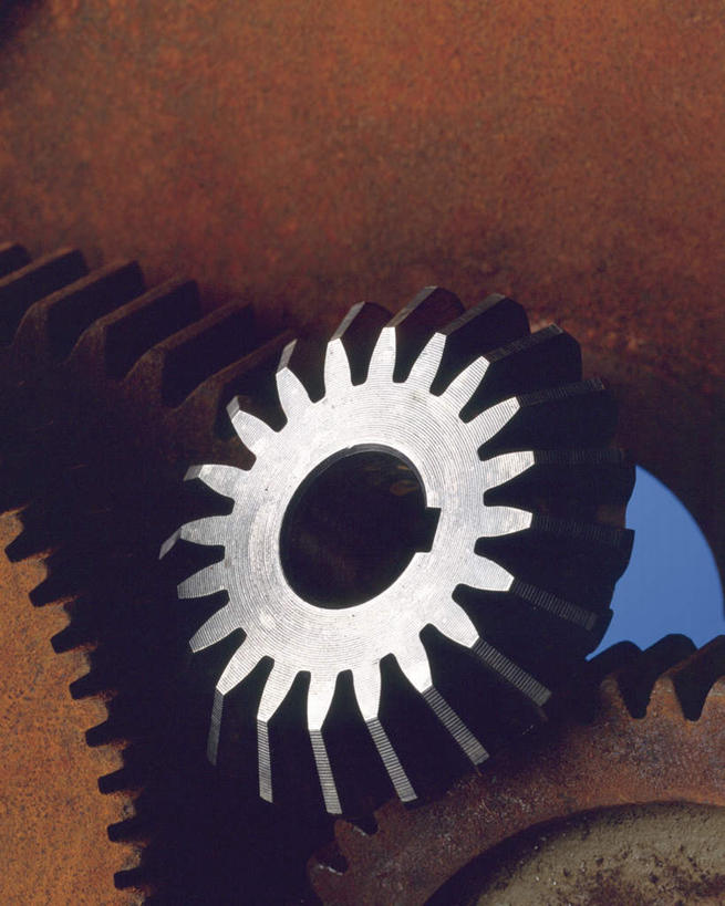 无人,竖图,室内,特写,白天,仰视,零件,齿轮,静物,连接,组合,朦胧,模糊,生锈,工具,机械,铁锈,链接,锈迹,五金,紧固,拼接,拼凑,拼合,凑集,聚合,撮合,链结,牢固,彩图,低角度拍摄