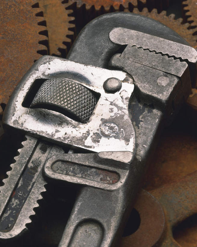 无人,竖图,俯视,室内,白天,零件,齿轮,连接,组合,弯曲,生锈,工具,钳子,加工,机械,铁锈,链接,锈迹,固定,五金,紧固,拼接,剪断,拼凑,扭转,拼合,凑集,聚合,撮合,链结,牢固,夹持,管钳,彩图,高角度拍摄