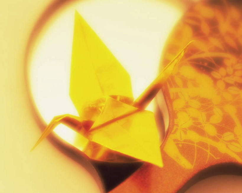 无人,横图,俯视,室内,特写,白天,镜子,静物,朦胧,模糊,日本文化,艺术,折纸,纸艺,手工艺品,祝福,千纸鹤,文化,一个,黄色,纸鹤,工艺品,许愿,单个,镜像,高雅,镜面,工艺折纸,自信心,品位,平安,彩图,高角度拍摄