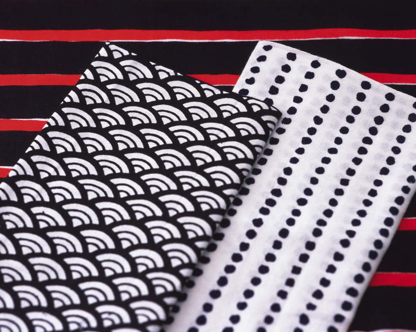 无人,横图,俯视,室内,白天,桌面,桌子,旗帜,条纹,节日,庆祝,日本文化,鲤鱼旗,文化,旗子,两个,庆典,纪念,彩图,高角度拍摄