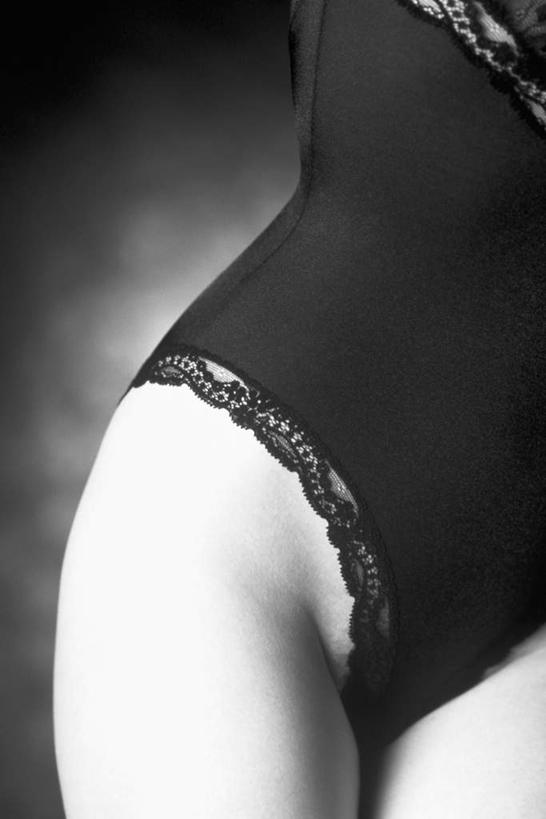 东方人,一个人,站,竖图,黑白,室内,特写,白天,正面,性感,亚洲,仅一个年轻女性,仅一个女性,仅一个人,黑色背景,内衣,朦胧,模糊,蕾丝,黄种人,裸露,站着,诱惑,摄影,影棚,赤裸,裸,年轻女性,女人,女性,亚洲人,站立,半身,影棚拍摄,拍摄
