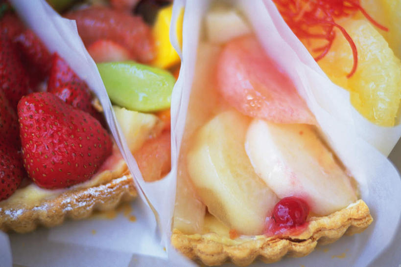 点心,无人,横图,俯视,室内,特写,白天,苹果,草莓,柑橘,樱桃,水果,一堆,许多,堆叠,堆积,朦胧,模糊,新鲜,包装,纸,生食,食品,甜点,甜品,果实,蛋挞,食物,糕点,甜食,有机食品,绿色食品,堆,水果蛋挞,樱珠,莺桃,英桃,洋莓,楔桃,水果皇后,牛桃,橘子,桔子,荆桃,红莓,地莓,橙子,橙,彩图,高角度拍摄