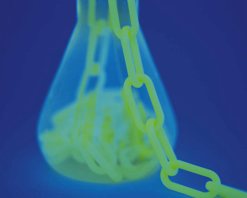 无人,横图,室内,特写,白天,正面,购物,消费,数码,科技,静物,袋子,一条,阴影,蓝色背景,网络,金属,手提袋,购物袋,高光,几何,计算机图形,合成,塑料袋,一个,金融,铁链,单个,链条,电脑合成图,数码合成图,购买,贸易,写实,具体,具象,马夹袋,马甲袋,彩图