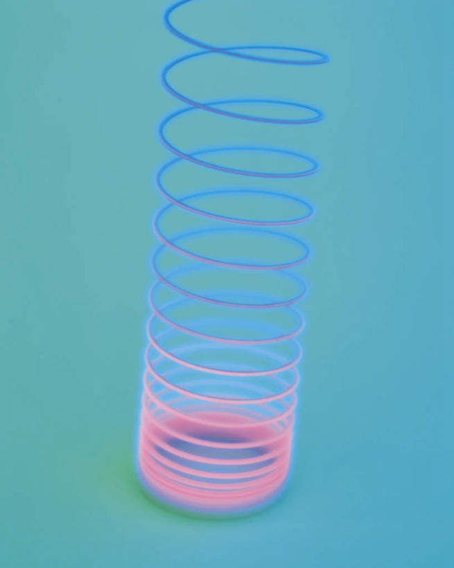 无人,竖图,室内,特写,白天,正面,零件,数码,科技,静物,阴影,蓝色背景,网络,弹簧,工具,螺旋,高光,几何,计算机图形,合成,旋转,一个,工业,单个,机械工程,电脑合成图,数码合成图,工程,写实,具体,具象,彩图