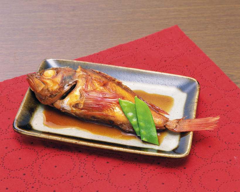 海鲜,无人,横图,俯视,室内,特写,白天,烹饪,餐桌,桌子,餐具,布料,碟子,盘,日本料理,料理,食品,鲷鱼,布纹,水产,菜肴,美食,海洋生物,桌布,食物,红色,盘子,餐巾,碟,台布,日式料理,日式,摄影,佳肴,影棚,餐台,鲷,加吉鱼,金眼鲷,铜盆鱼,水生动物,海产品,水生物,海底动物,班加吉,加真鲷,彩图,高角度拍摄,影棚拍摄,拍摄