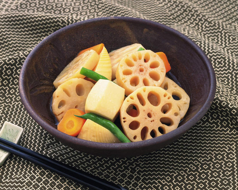 无人,横图,俯视,室内,特写,白天,烹饪,植物,餐桌,筷子,桌子,豆,萝卜,胡萝卜,蔬菜,餐具,切片,豆类,豆子,日本料理,料理,食品,筷架,筷枕,文化,传统,藕,菜肴,美食,桌布,食物,日式料理,日式,摄影,佳肴,影棚,餐台,礼节,筷子架,礼仪,豆科,莲藕,进餐用具,青豆,红萝卜,甘荀,彩图,高角度拍摄,影棚拍摄,拍摄