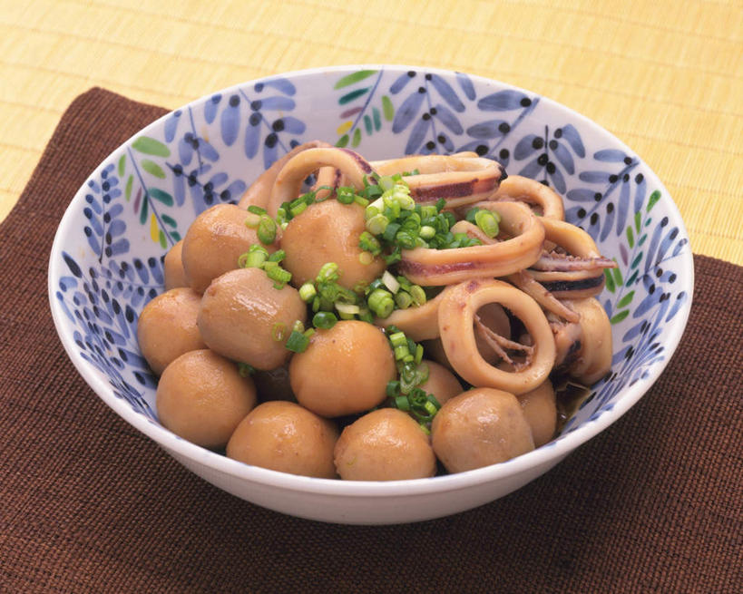 海鲜,无人,餐厅,横图,俯视,室内,特写,白天,烹饪,餐桌,桌子,鱿鱼,蔬菜,餐具,新鲜,碟子,盘,葱,青葱,芋头,日本料理,料理,食品,海芋,水产,菜肴,美食,海洋生物,桌布,食物,一个,盘子,碟,日式料理,日式,摄影,佳肴,有机食品,绿色食品,影棚,单个,餐台,水生动物,海产品,水生物,海底动物,青芋,柔鱼,枪乌贼,芋艿,彩图,高角度拍摄,影棚拍摄,拍摄,餐馆,饭店,饭馆