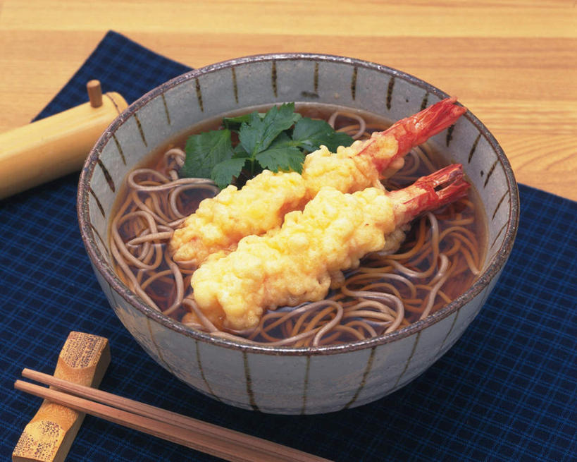 海鲜,面食,面条,无人,餐厅,横图,俯视,室内,特写,白天,烹饪,餐桌,筷子,桌子,餐具,面,天妇罗,虾,日本料理,料理,食品,筷架,筷枕,文化,传统,拉面,水产,菜肴,美食,海洋生物,桌布,食物,碗,日式料理,日式,摄影,荞麦面,佳肴,影棚,餐台,礼节,筷子架,水生动物,海产品,礼仪,水生物,海底动物,天麸罗,进餐用具,烹调用具,彩图,高角度拍摄,影棚拍摄,拍摄,餐馆,饭店,饭馆