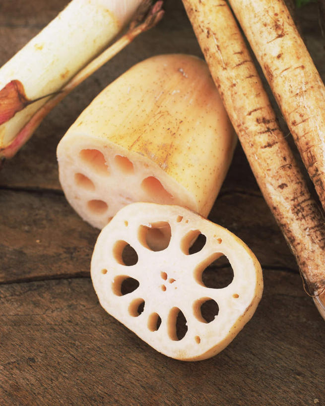 无人,餐厅,竖图,俯视,室内,特写,白天,餐桌,桌子,蔬菜,切片,新鲜,食品,藕,食物,摄影,有机食品,绿色食品,影棚,餐台,莲藕,彩图,高角度拍摄,影棚拍摄,拍摄,餐馆,饭店,饭馆