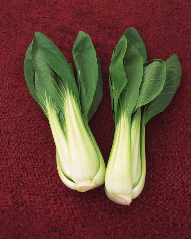 无人,餐厅,竖图,俯视,室内,特写,白天,餐桌,桌子,蔬菜,叶子,两棵,新鲜,青菜,食品,绿叶,食物,两个,嫩叶,摄影,有机食品,绿色食品,影棚,餐台,叶,叶片,彩图,高角度拍摄,影棚拍摄,拍摄,餐馆,饭店,饭馆