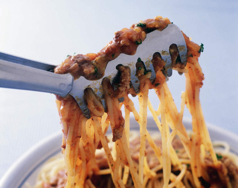 面食,面条,意大利面,无人,横图,俯视,室内,特写,白天,西餐,餐具,碟子,盘,面,肉,料理,食品,夹,猪肉,肉类,食物,盘子,夹子,碟,西式,摄影,影棚,夹着,肉食,豚肉,食品夹,食物夹,面包夹,意粉夹,彩图,高角度拍摄,影棚拍摄,拍摄